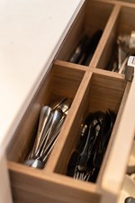 La Mer 42 42.  Princess Y72 2023 (La Mer) - Cutlery and Cups