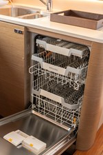 La Mer 43 43.  Princess Y72 2023 (La Mer) - Dishwasher