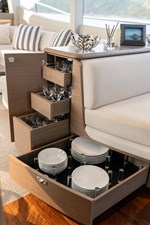 La Mer 48 48.  Princess Y72 2023 (La Mer) - Glasses and Crockery