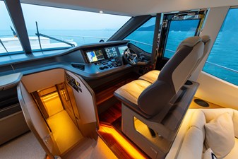 La Mer 90 90.  Princess Y72 2023 (La Mer) - Main Deck Helm