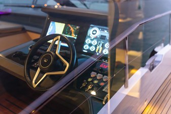 La Mer 92 92.  Princess Y72 2023 (La Mer) -  Main Deck Helm