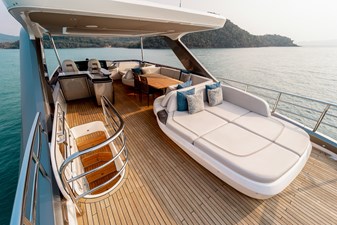 La Mer 136 136.  Princess Y72 2023 (La Mer) - Flybridge