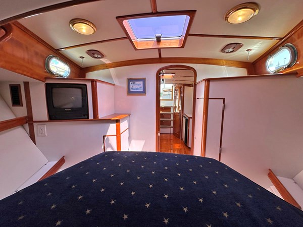 TARA JEANNE, 2000 Morris Wolf Class 44: Forward Cabin Looking Aft