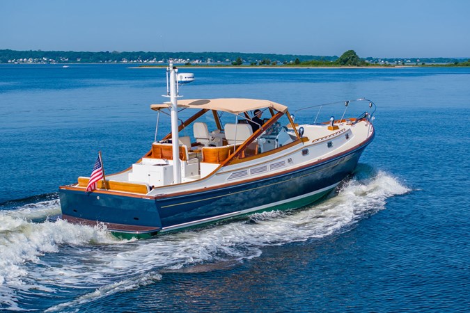 TARA JEANNE, 2000 Morris Wolf Class 44: Stbd Qtr Underway