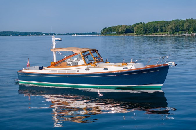 TARA JEANNE, 2000 Morris Wolf Class 44: At Rest