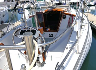 LATEST CAPER 33 Cockpit Fwd1