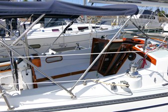 LATEST CAPER 43 Cockpit Stbd1
