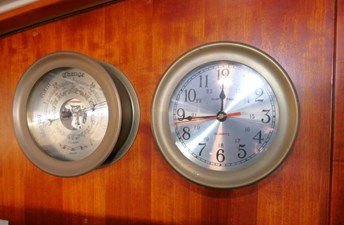 LATEST CAPER 53 Salon Clock Barometer