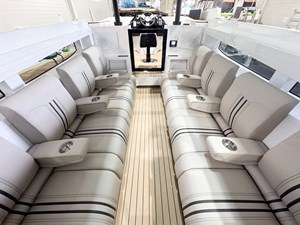 LT26 Carbon Limousine 40 Ante Limousine LT26 Seating