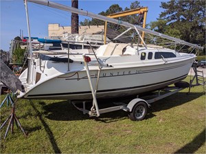24' Hunter 1998 240 2 