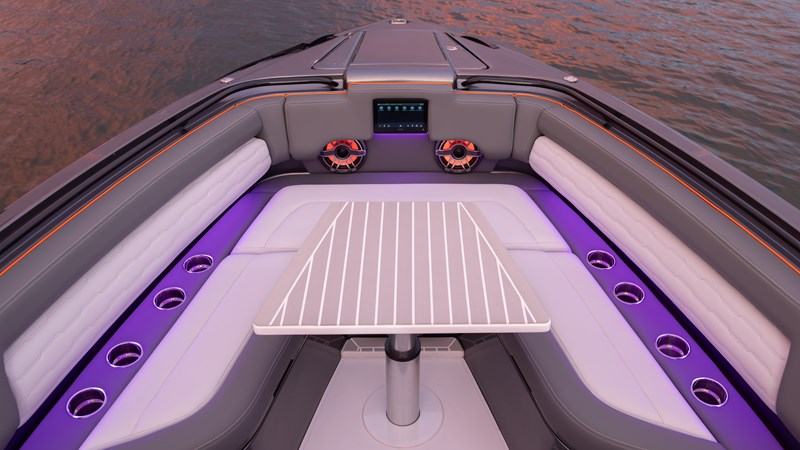 2025 Cigarette 42 Auroris