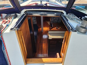 IZMADA 2 Companionway