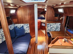 IZMADA 4 Main Cabin