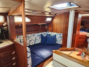 IZMADA 5 Main Cabin