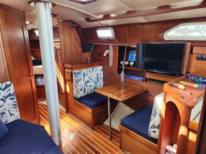 IZMADA 6 Main Cabin