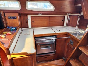 IZMADA 12 Galley