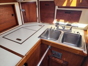 IZMADA 13 Galley