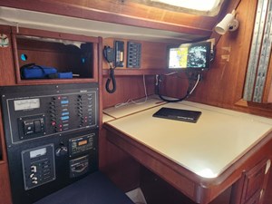 IZMADA 15 Nav Desk