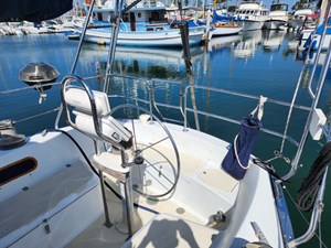 IZMADA 33 Cockpit