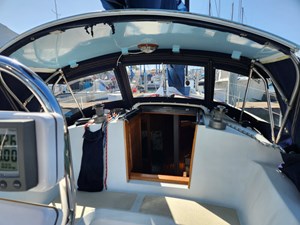 IZMADA 37 Cockpit