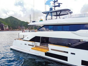 Custom Line Navetta 33 2 