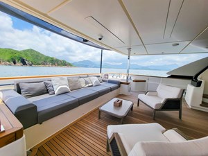 Custom Line Navetta 33 9 