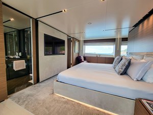 Custom Line Navetta 33 25 
