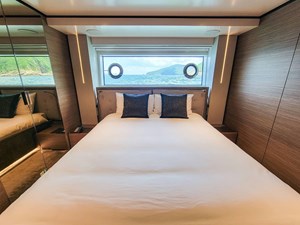Custom Line Navetta 33 52 