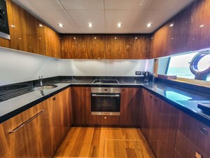 Sunseeker 86 Yacht 39