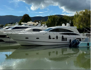 PRINCESS V65 SPORT YACHT 1