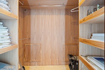 OBSESSION 26 Master Walk-In Locker