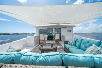 OBSESSION 67 Shaded Boat Deck Seating