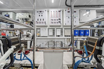 OBSESSION 96 Engine Room Forward