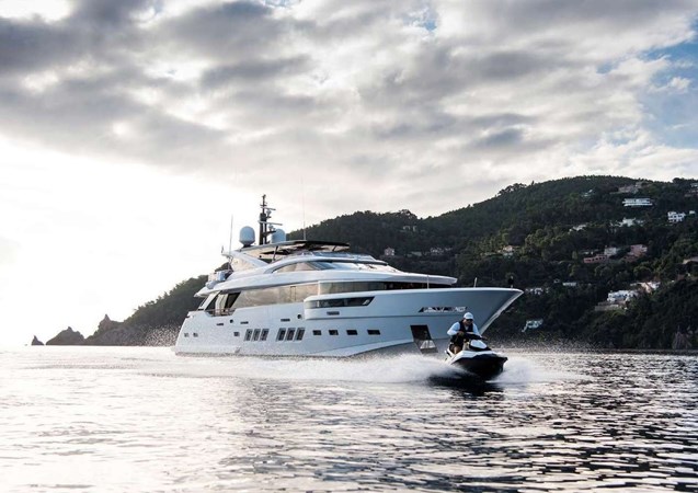 Soulmate DL34 at anchor