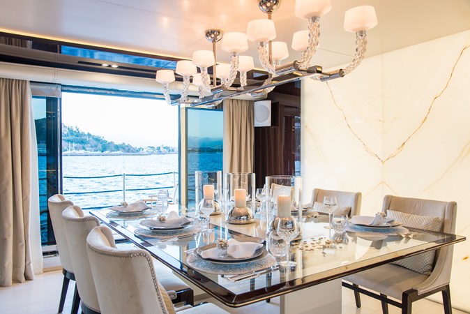 Soulmate DL34 Interior dining 2