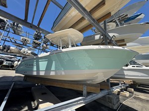 Robalo R222 Center Console 2 