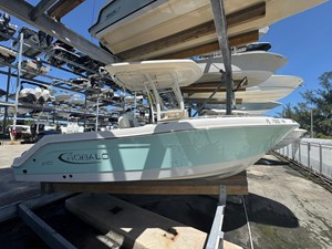 Robalo R222 Center Console 6 