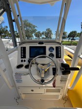 Robalo R222 Center Console 9 