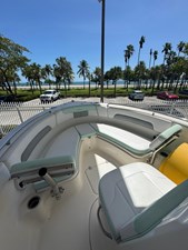 Robalo R222 Center Console 11 