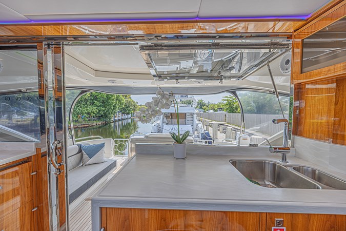 18m RIVIERA 6000 Sport Yacht Platinum Edition 2021 - Yacht for sale