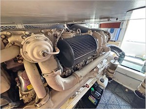 47' Viking 1999 Convertible 27 