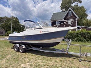 22' Aquasport 2001 225 Explorer 2 