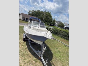22' Aquasport 2001 225 Explorer 3 