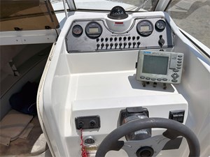 22' Aquasport 2001 225 Explorer 9 