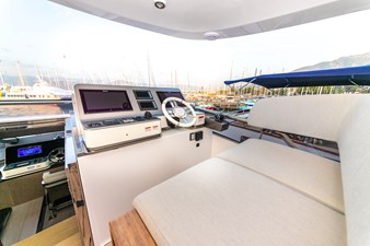 NIRVANA BY THE SEA 16 Flybridge