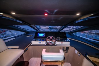 NIRVANA BY THE SEA 40 Helm