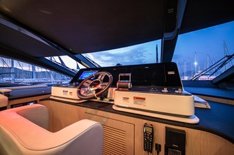 NIRVANA BY THE SEA 41 Helm