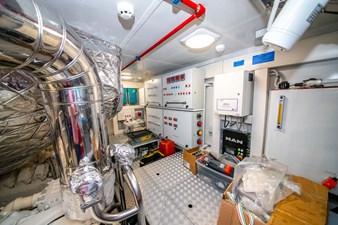 NIRVANA BY THE SEA 43 Engine Room