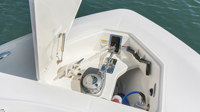 RIKI TIKI 18 Bow anchor locker