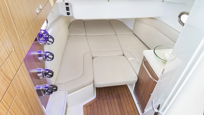 RIKI TIKI 20 Cabin (Convertible settee)